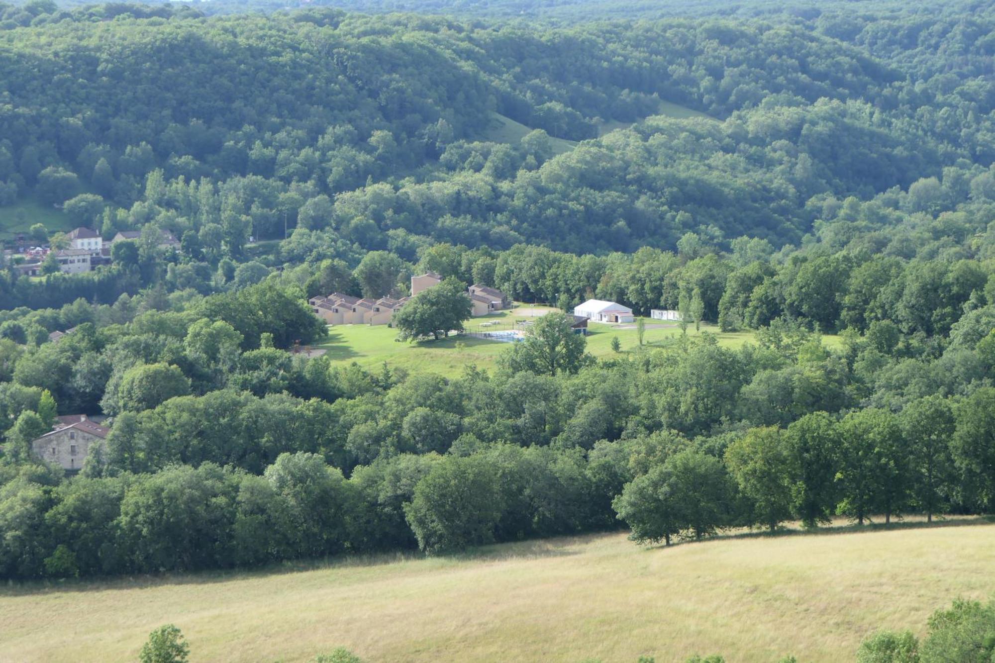 Village Bord De Ciel Caylus Exterior foto